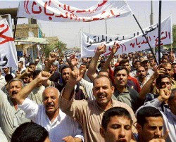  Furiosas y masivas protestas contra EE .UU. en Tikrit, por retener durante horas a su mxima autoridad religiosa sunnita. 