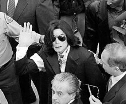 Michael Jackson quiere 'blanquear' su imagen.