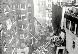 La fuerte explosión del edificio les trajo a la memoria recuerdos del 11-S a los transeúntes que pasaban por el lugar.