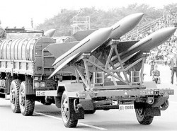 El Consejo de Seguridad de la ONU intimó al país asiático a suspender las pruebas con misiles.