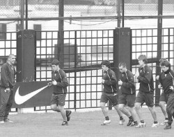 El 'Cata' Daz, Sebastin Battaglia y Barros Schelotto, junto con Palacio, entrenaron ayer con los juveniles que no fueron a Mendoza.