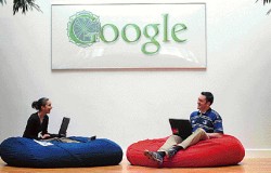 Google empezó como una aventura de dos jóvenes. Hoy es un emporio y un vocablo incorporado en el habla popular.