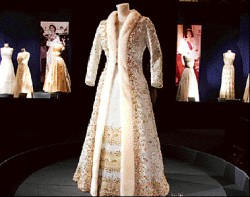  Las prendas se pueden apreciar desde hoy en el Palacio de Buckingham. 
