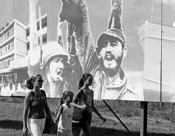 Los cubanos siguen sus rutinas diarias y esperan por el futuro sin Fidel. 