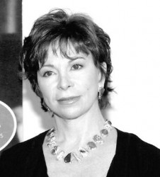 Isabel Allende se aleja del realismo mágico y se acerca a la historia.