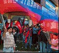 Desde temprano hubo fila para votar. Festejos, apenas comenzó el recuento.