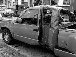 Una columna de alumbrado público aplastó al automóvil del carismático 'charrúa'.