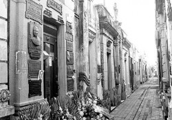 Los restos de Perón, actualmente en la Chacarita, serán sometidos a un análisis a pedido de una supuesta hija