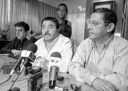 Unidos para el 2007. Quiroga, Benítez y Romero volvieron a compartir la mesa. "El radicalismo está vivo y quiere se gobierno", dijeron.