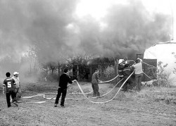La falta de agua fue uno de los principales inconvenientes que tuvieron los bomberos voluntarios de Rincn de los Sauces..
