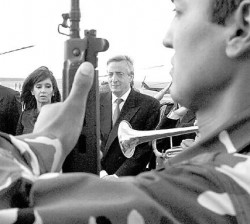 El presidente argentino y su esposa Cristina llegaron ayer, tarde, a la Cumbre Iberoamericana.