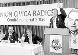 Gerardo Morales quiere conducir a la UCR a un acuerdo amplio con otro partidos, pero los correligionarios no quieren a Macri. 