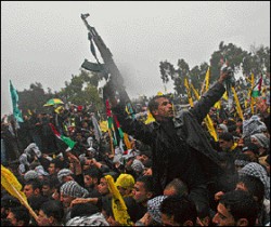 Fatah aprovech el aniversario para mostrar su poder de convocatoria.