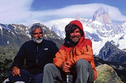 Cinco guas de montaa de Bariloche acompaaron hace unas semanas al alpinista ms exitoso del mundo, el italiano Reinhold Messner (arriba, a la izquierda), durante una expedicin por el Campo de Hielo Norte, en la Patagonia. 