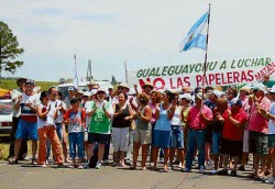 Gualeguaych acentu ayer su reclamo, acompaada por Concordia y Coln. Cada vez es ms difcil cruzar hacia Uruguay.