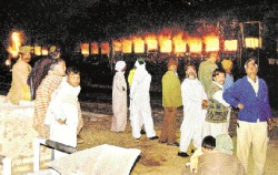 La imagen dantesca de los vagones ardiendo en medio del campo conmocionó a los dos países. 