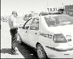 La polica dispuso varios controles vehiculares en diferentes sectores de la ciudad, tras el asesinato del taxista Jos Vzquez.