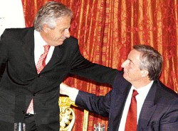 El gobernador sumó a Muena como nuevo socio y preparó todo para un nuevo apretón de manos con Kirchner.