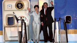  Un fuerte dispositivo de seguridad rodeó a Bush y a su esposa , quienes fueron recibidos por una delegación de la cancillería brasileña. Hoy se reunirá con el primer mandatario Lula da Silva. 