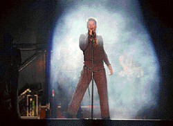 Ricky Martin se present finalmente anoche, en un show que colm las expectativas de miles de fans que se acercaron a bailar y cantar con 