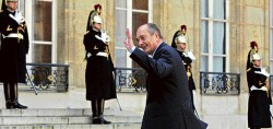 Tras la "despedida" del presidente francés todos los candidatos lo elogiaron, pero ninguno se declaró su heredero político. 