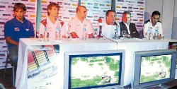 Anuncios importantes. "Goyo" Martínez y Peón confirmaron que el TC 2000 estrenará la repavimentación del autódromo roquense. Acompañaron Bugliotti y Furlán.