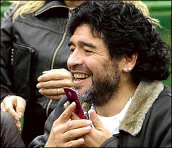 "Estoy más vivo que nuca", respondió Maradona sobre su repentina 'muerte'.