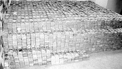 Impresionante cantidad de dlares, euros y pesos mexicanos. Encontraron todo ese dinero en una lujosa casa de Mxico.