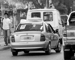 En el municipio asocian las amenazas de los taxistas con la campaña a la intendencia del candidato del MPN, José Brillo.