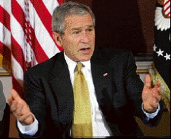  Bush recibe cuestionamientos sobre sus asesores y sobre el manejo de la guerra. 