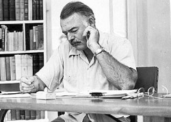"Me siento muy solo en este mundo cuando te enojas conmigo", le escribió Hemingway a la cantante.