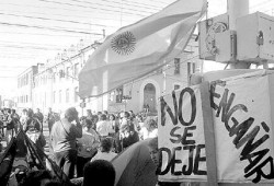 La protesta docente en Santa Cruz inquieta al gobierno provincial y a Kirchner. Recibieron inquietantes mensajes intimidantes. 