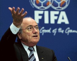No poda perder. Ayer, 66 asociaciones nacionales apoyaron la nica postulacin presentada... la de Jospeh Blatter.