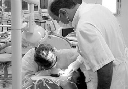 Es importante una visita peridica al odontlogo para descartar problemas serios de encas.