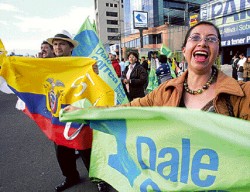 Los ecuatorianos salieron a festejar la contundente victoria de Correa, que le dará amplios poderes en la Constituyente.
