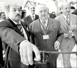 El ministro de Relaciones Exteriores sirio Walid Moallem (al centro) capt toda la atencin tras el extenso encuentro con su par estadounidense. 