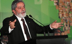  El presidente brasileo dice que no teme consecuencias negativas por su decisin, que enmarc en la lucha contra la enfermedad. 
