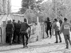 Ayer se realizó un gran operativo, con más de 50 policías, en Neuquén. Por pocos minutos no pudieron atrapar a Horacio e Ismael Valdez.