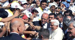 El Papa se acercó ayer más que ningún otro día a los fieles brasileños que lo fueron a saludar.