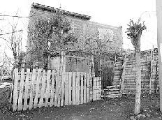La casa de Luis Carimn, en el barrio Confluencia, estaba cerrada con llave. Tena 53 aos.