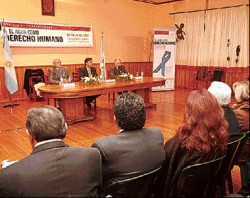 El tema de las naftas fue analizado en el seminario sobre el agua que se realizó en San Martín de los Andes.