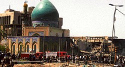 Imgenes de la cntrica mezquita de Bagdad, antes y despus del atentado.