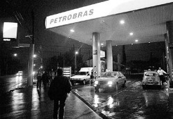 Petrobras fue una de las empresas que debi retrotraer los precios a los valores previos al aumento.