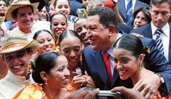 Al margen de la cumbre de pases de la regin, Chvez viaj a Rusia y se reuni con miembros de la comunidad venezolana en ese pas.