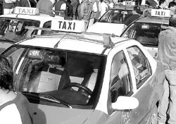 Fueron varios los taxistas que lo ayudaron y evitaron que le robaran.