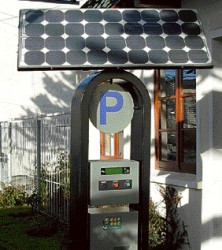 Los paneles solares hacen que los parqumetros no requieran instalaciones elctricas.