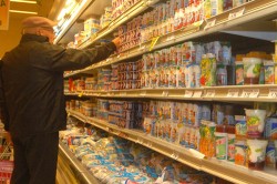  Para frenar las subas en alimentos, el gobierno retom la poltica de acuerdo de precios.