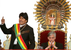 El presidente boliviano encabez los actos por la independencia en medio de un tenso clima en Sucre, la antigua capital del pas y que reclama volver a serlo. 