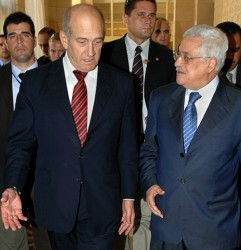 El primer ministro israel estuvo por primera vez en territorio palestino. 