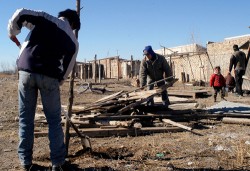 Vecinos delAnai Mapu usurparon un lote para exigir la construccin de viviendas.